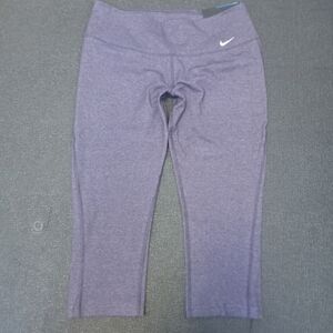 Nike Dri Fit capri leggings  Tight Fit size Medium Purle